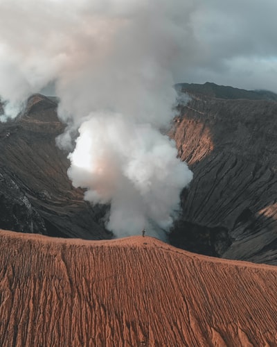 火山烟自然摄影
